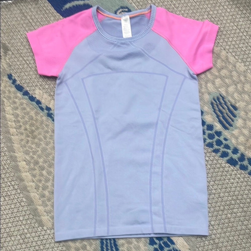 Ivivva Kids short sleeve active shirt in Pink and Light Blue (blue/purple/grey)